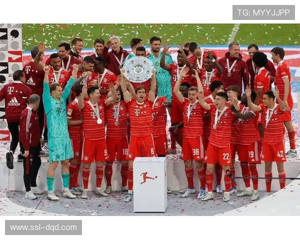 少打一人时的战术调整:拜仁十人应战保持零封的防守组织 少打一人时的战术调整:拜仁十人应战保持零封的防守组织